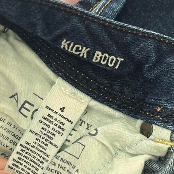 American Eagle Low Rise Kick Boot Jeans Size 4 | Y2K  “Tell Me Lies” Style - Picture 7 of 7